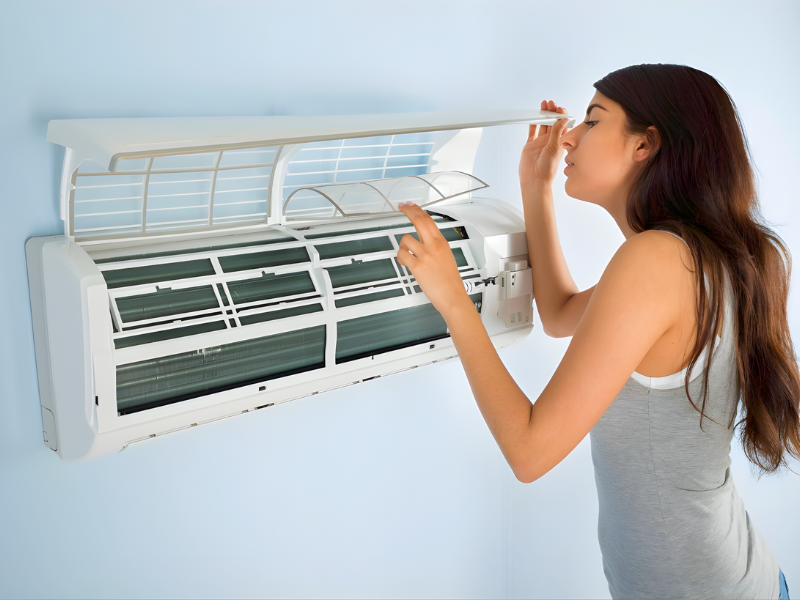 Có nên vệ sinh máy lạnh tại nhà không